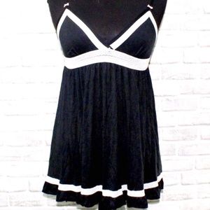 EUC Victorias Secret Black & White Lace Contrast Trim Nightie Set Size Large